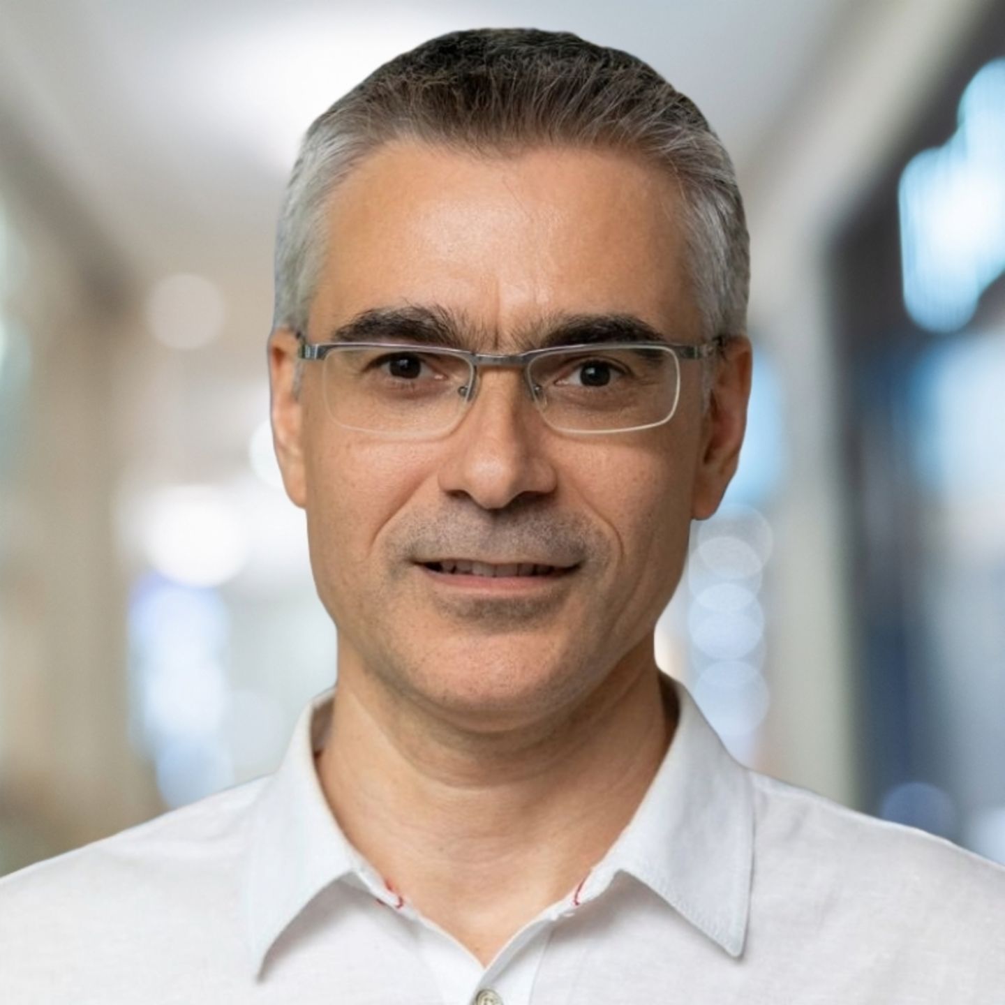 Obrázok zobrazuje portrét partnera v rozhovore Dobrina Mirovského, Chief Digital Officer v EOS Bulharsku.<br/><br/>