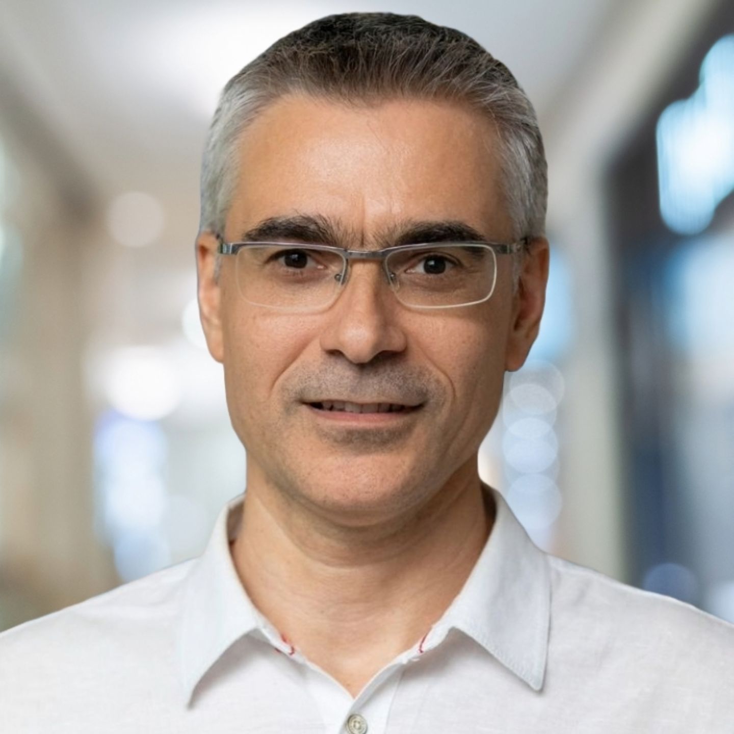 Obrázok zobrazuje portrét partnera v rozhovore Dobrina Mirovského, Chief Digital Officer v EOS Bulharsku.<br/><br/>