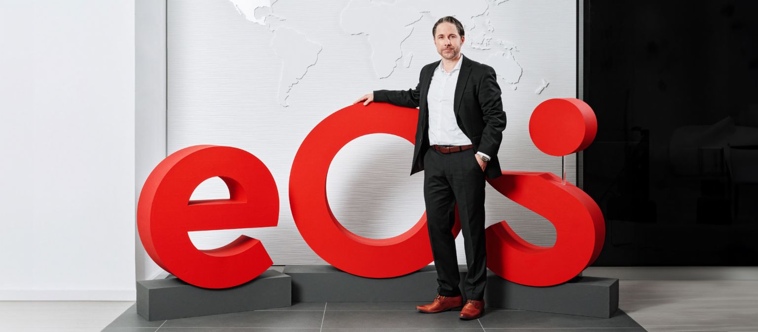 Toto je nová značka EOS: Marwin Ramcke predstavuje seba a nové logo EOS.