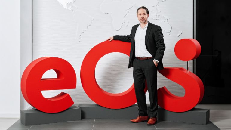 Toto je nová značka EOS: Marwin Ramcke predstavuje seba a nové logo EOS.