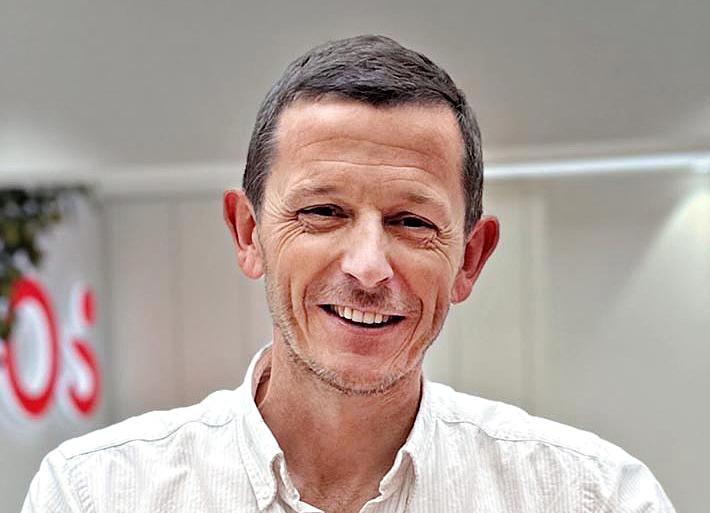Na fotografii je González Pedreira, projektový manažér pre stratégiu v EOS Španielsko.